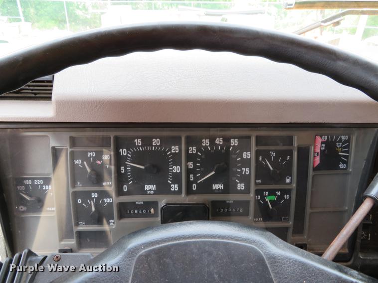 image for item DE8100 2002 International 2554 dump truck