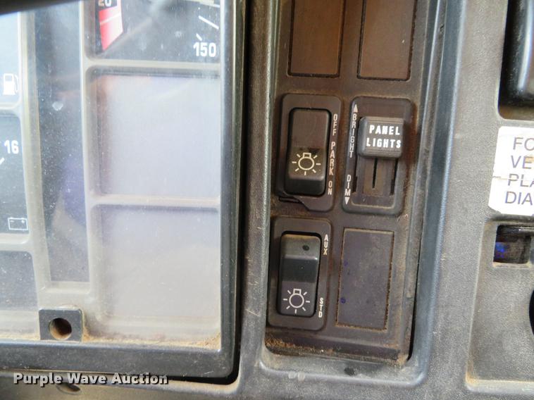 image for item DE8100 2002 International 2554 dump truck