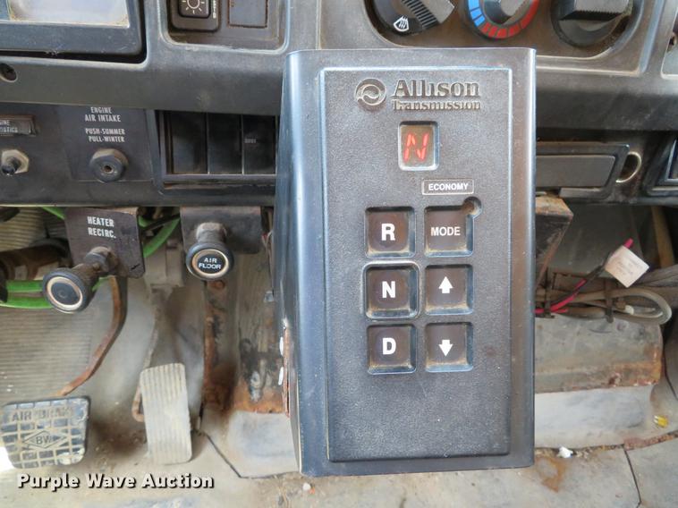 image for item DE8100 2002 International 2554 dump truck