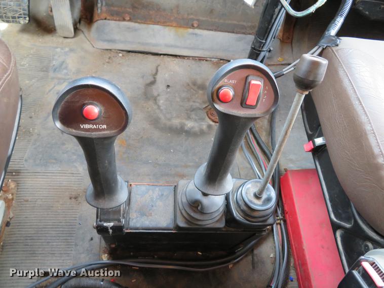 image for item DE8100 2002 International 2554 dump truck