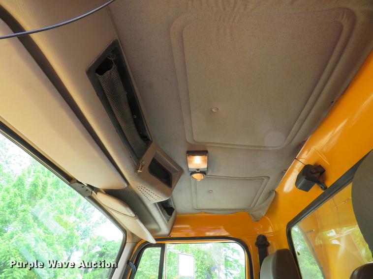 image for item DE8100 2002 International 2554 dump truck