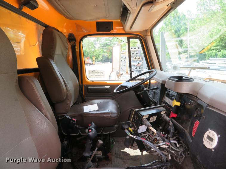 image for item DE8100 2002 International 2554 dump truck