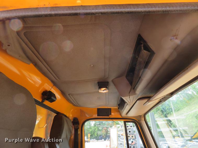 image for item DE8100 2002 International 2554 dump truck