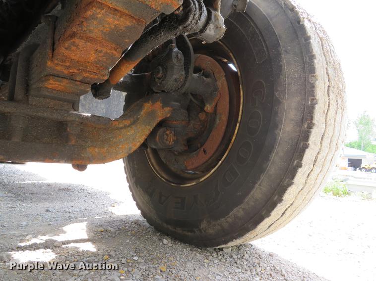 image for item DE8100 2002 International 2554 dump truck