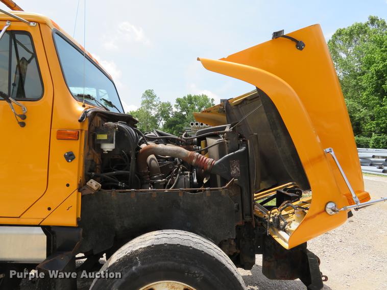 image for item DE8100 2002 International 2554 dump truck