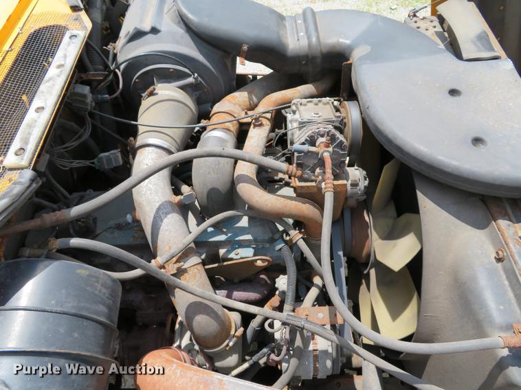 image for item DE8100 2002 International 2554 dump truck