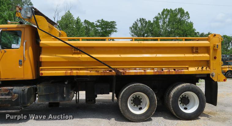 image for item DE8100 2002 International 2554 dump truck
