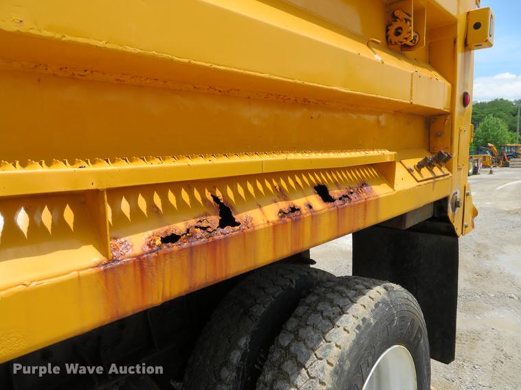 image for item DE8100 2002 International 2554 dump truck