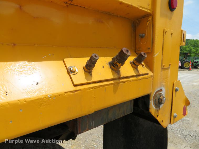 image for item DE8100 2002 International 2554 dump truck