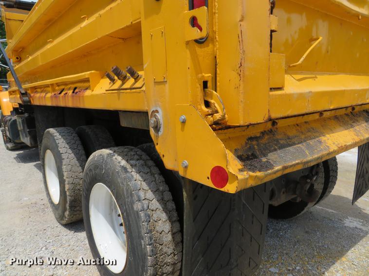 image for item DE8100 2002 International 2554 dump truck