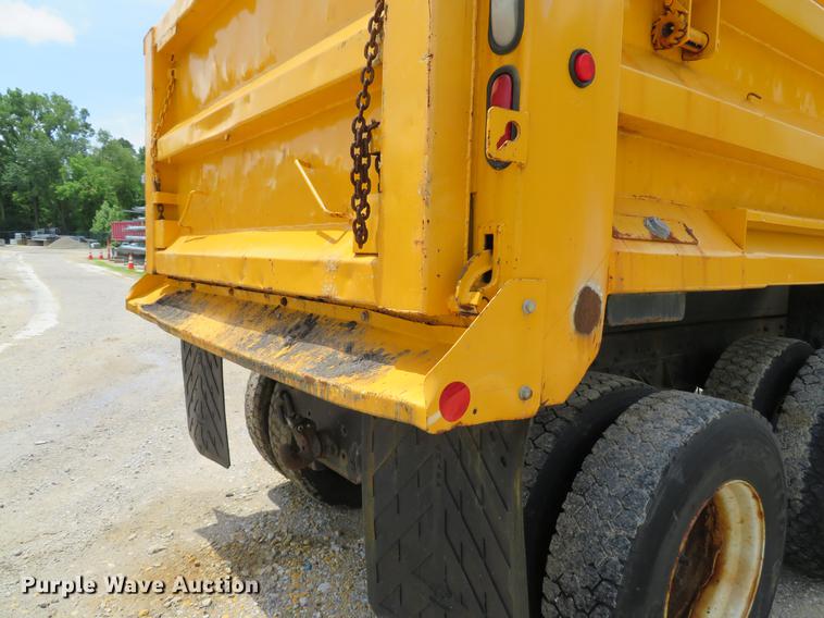 image for item DE8100 2002 International 2554 dump truck