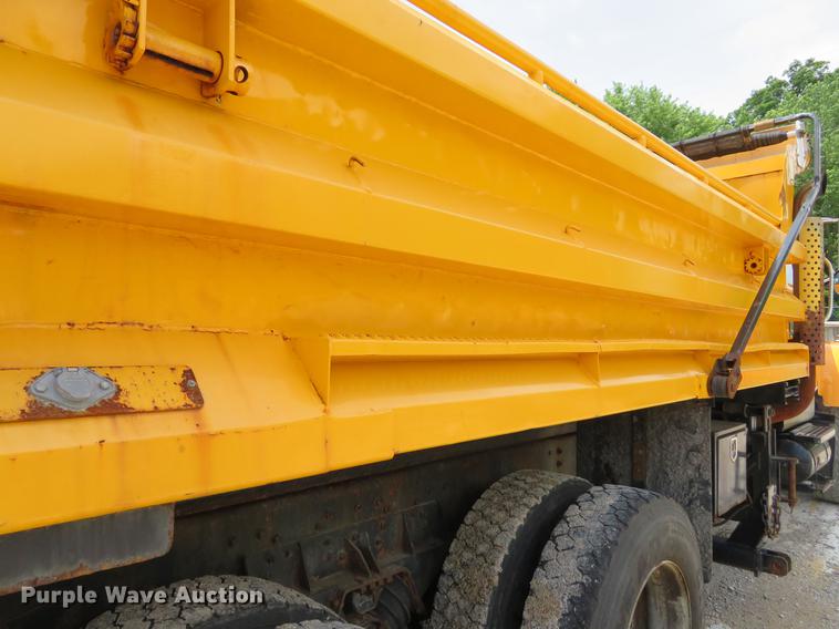 image for item DE8100 2002 International 2554 dump truck