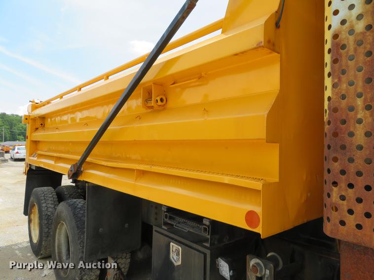 image for item DE8100 2002 International 2554 dump truck