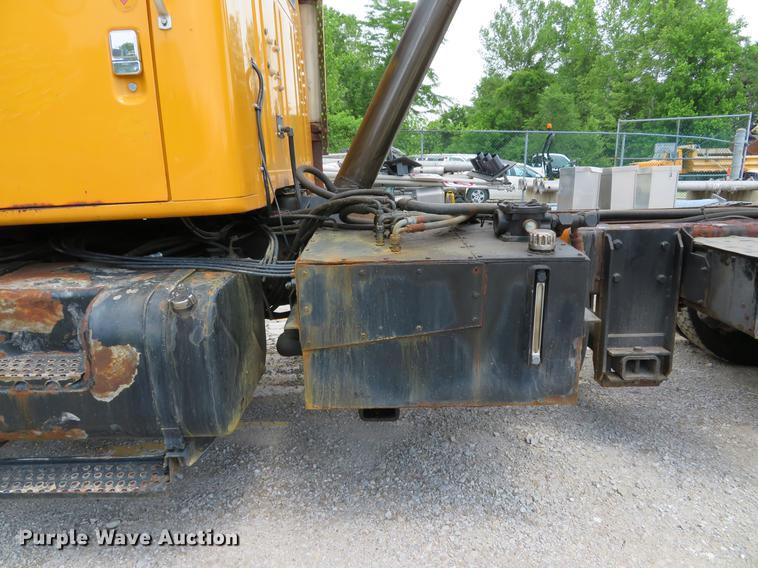 image for item DE8100 2002 International 2554 dump truck