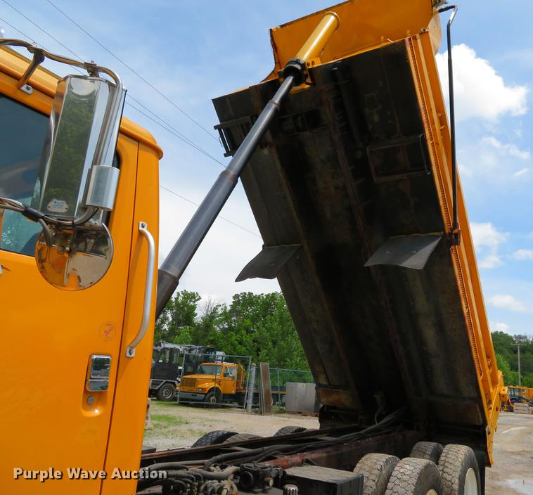 image for item DE8100 2002 International 2554 dump truck