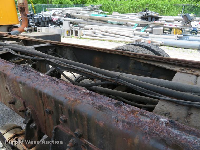 image for item DE8100 2002 International 2554 dump truck