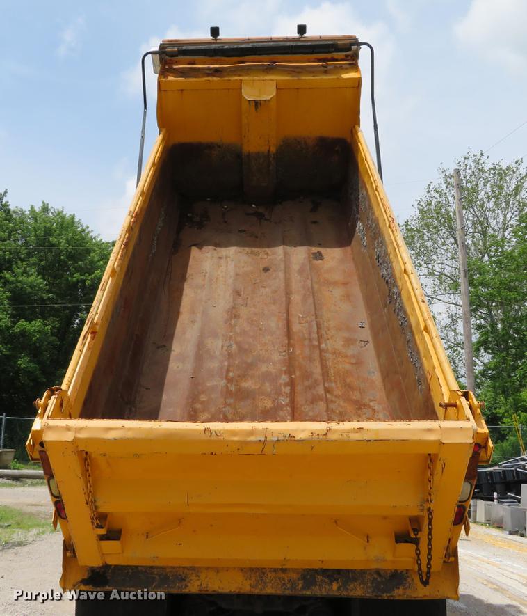 image for item DE8100 2002 International 2554 dump truck