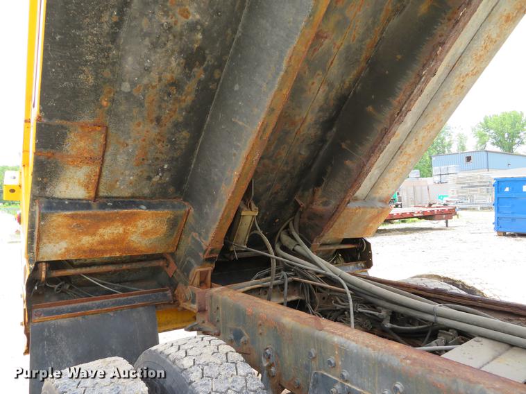 image for item DE8100 2002 International 2554 dump truck