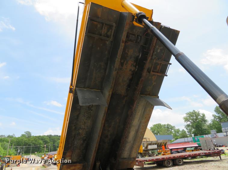 image for item DE8100 2002 International 2554 dump truck