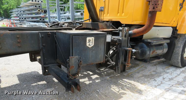 image for item DE8100 2002 International 2554 dump truck