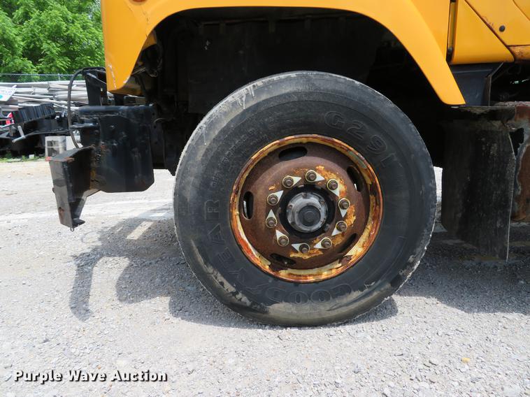 image for item DE8100 2002 International 2554 dump truck