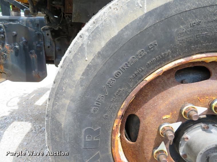 image for item DE8100 2002 International 2554 dump truck