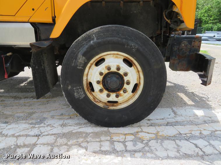 image for item DE8100 2002 International 2554 dump truck