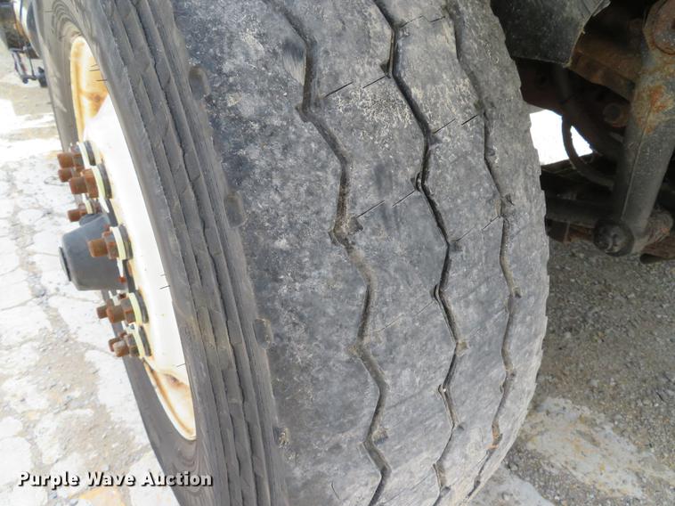 image for item DE8100 2002 International 2554 dump truck