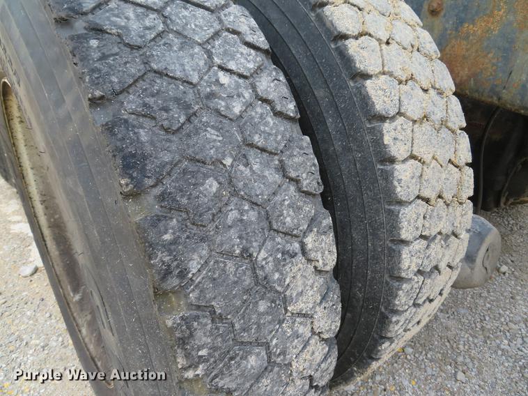 image for item DE8100 2002 International 2554 dump truck