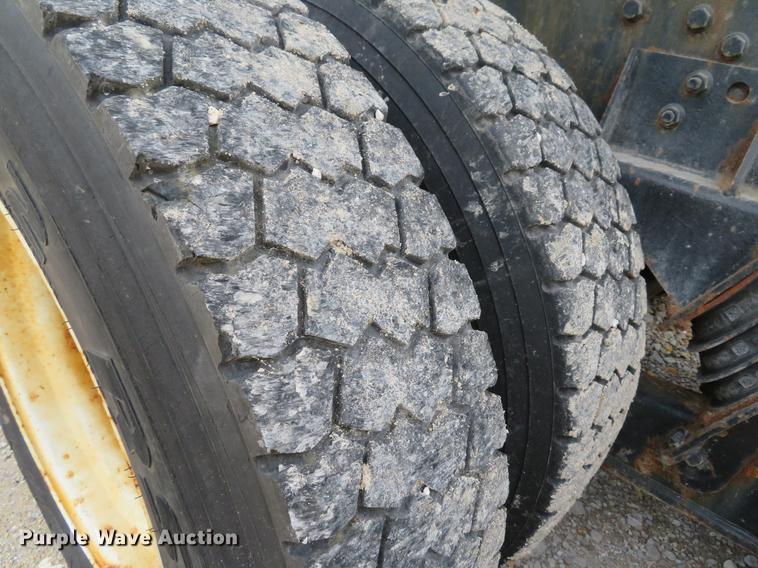 image for item DE8100 2002 International 2554 dump truck