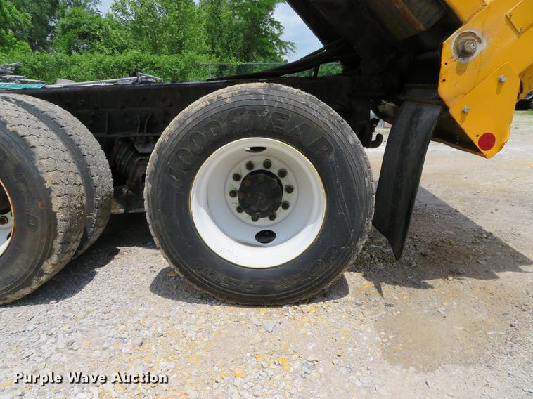 image for item DE8100 2002 International 2554 dump truck