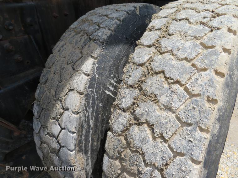 image for item DE8100 2002 International 2554 dump truck