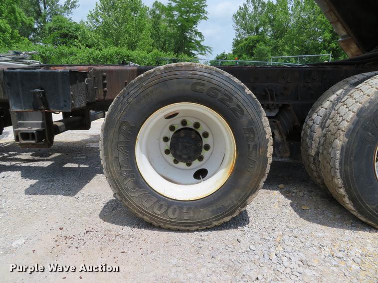 image for item DE8100 2002 International 2554 dump truck