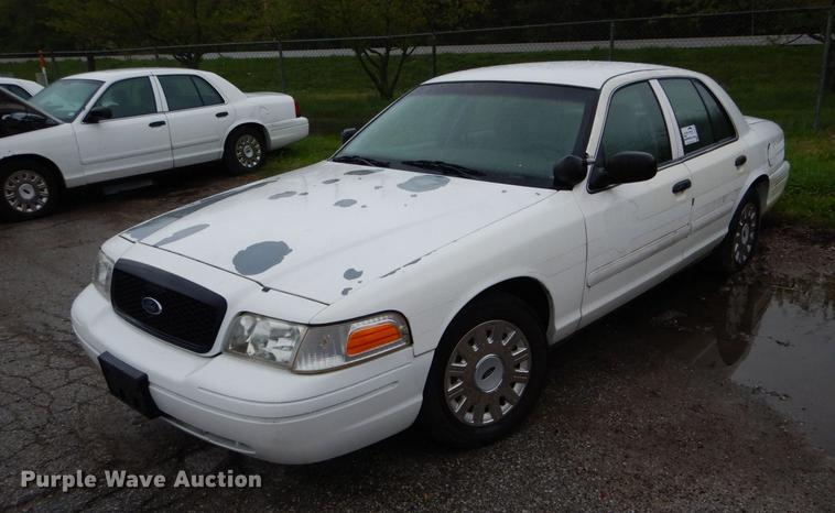 image for item DE8313 2003 Ford Crown Victoria Police Interceptor