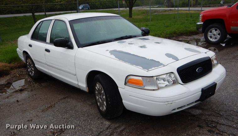 image for item DE8313 2003 Ford Crown Victoria Police Interceptor