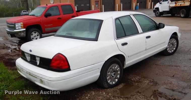 image for item DE8313 2003 Ford Crown Victoria Police Interceptor