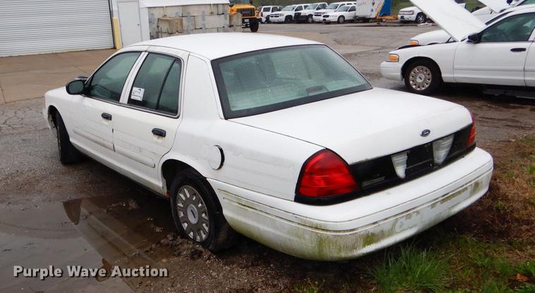image for item DE8313 2003 Ford Crown Victoria Police Interceptor