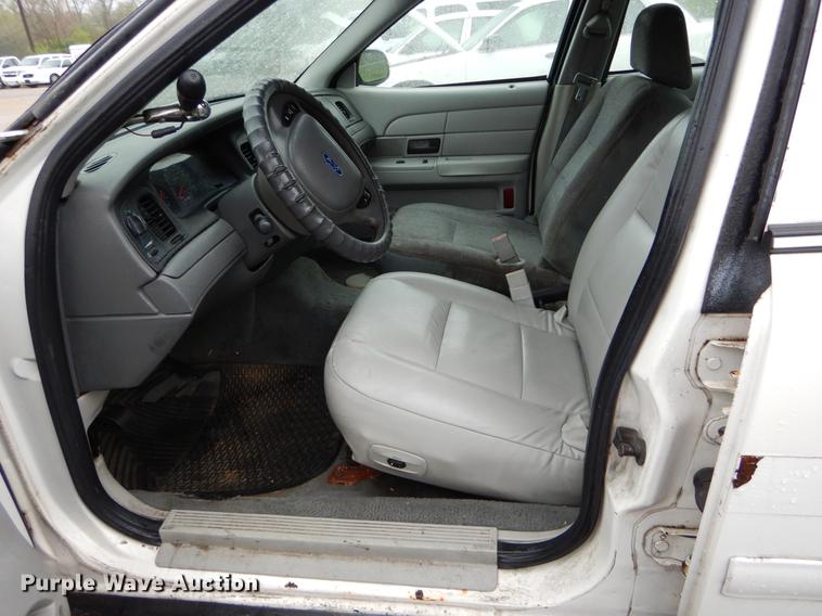 image for item DE8313 2003 Ford Crown Victoria Police Interceptor