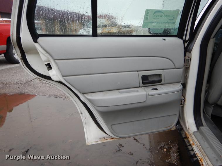 image for item DE8313 2003 Ford Crown Victoria Police Interceptor