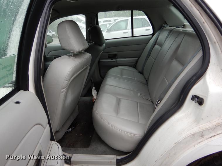image for item DE8313 2003 Ford Crown Victoria Police Interceptor