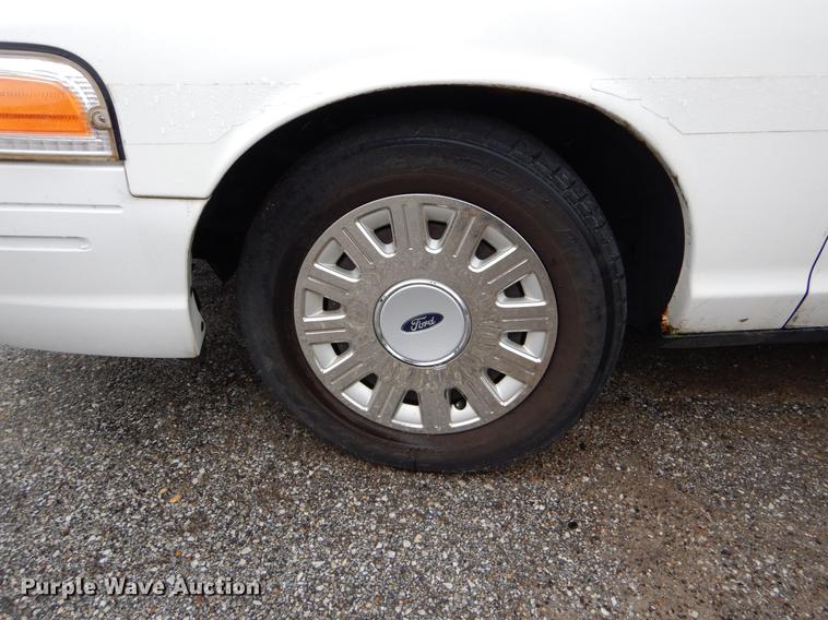image for item DE8313 2003 Ford Crown Victoria Police Interceptor