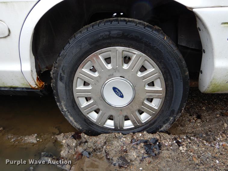 image for item DE8313 2003 Ford Crown Victoria Police Interceptor