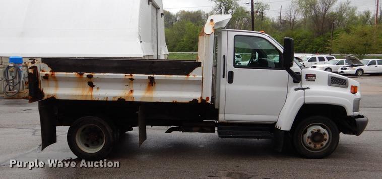 image for item DE8315 2009 GMC C5500 dump truck