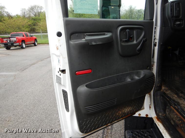 image for item DE8315 2009 GMC C5500 dump truck