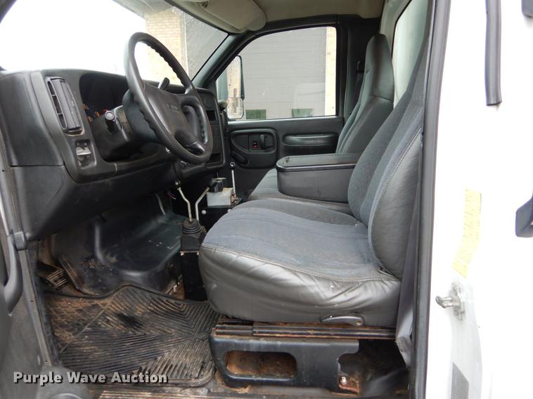 image for item DE8315 2009 GMC C5500 dump truck