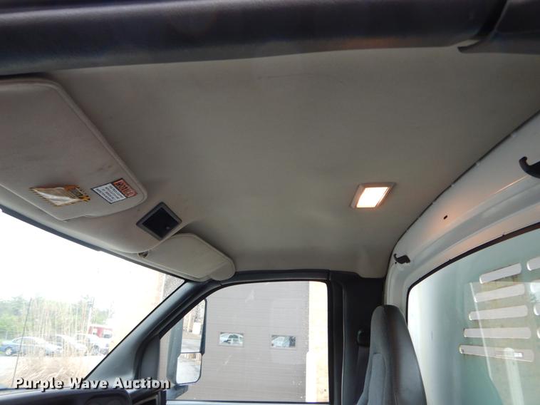 image for item DE8315 2009 GMC C5500 dump truck