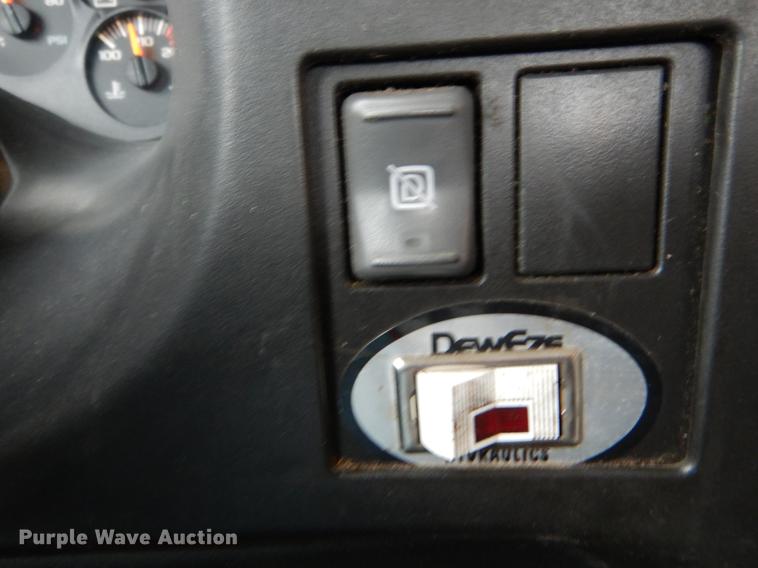 image for item DE8315 2009 GMC C5500 dump truck