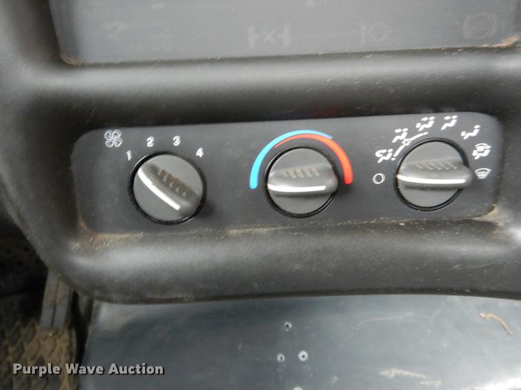 image for item DE8315 2009 GMC C5500 dump truck