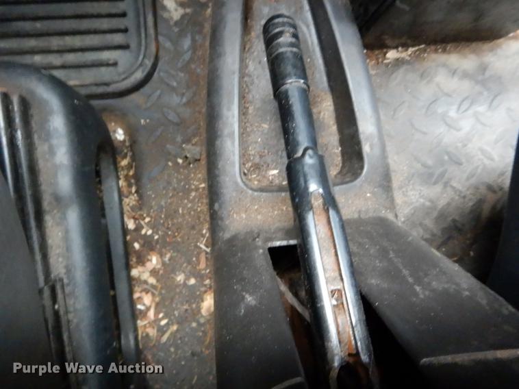 image for item DE8315 2009 GMC C5500 dump truck