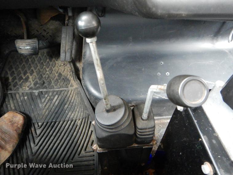 image for item DE8315 2009 GMC C5500 dump truck